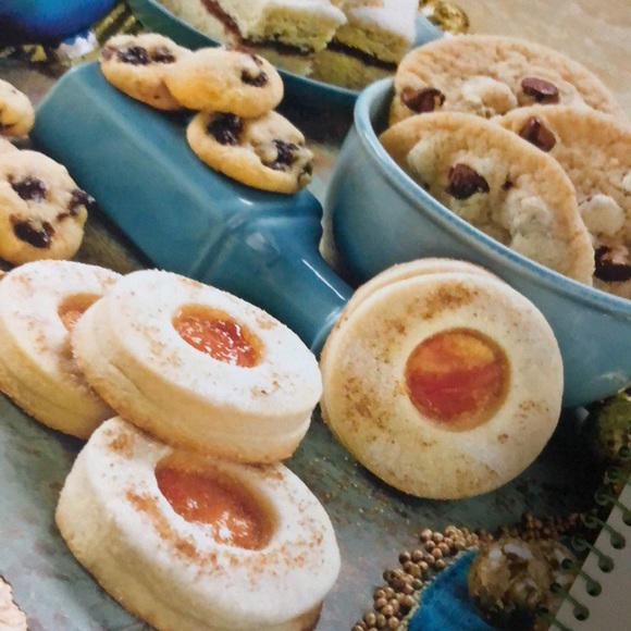 2011 We Energies Cookie Book - Picture 12 of 16